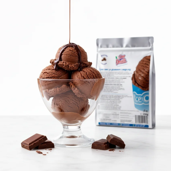 Înghețată de casă ciocolată Don Gelato în cupă de desert din sticlă cu sos de ciocolată și ambalaj
