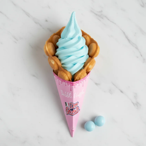 Înghețată gumă albastră cu apă Don Gelato servită în bubble waffle cu nuanță albastru lăptos